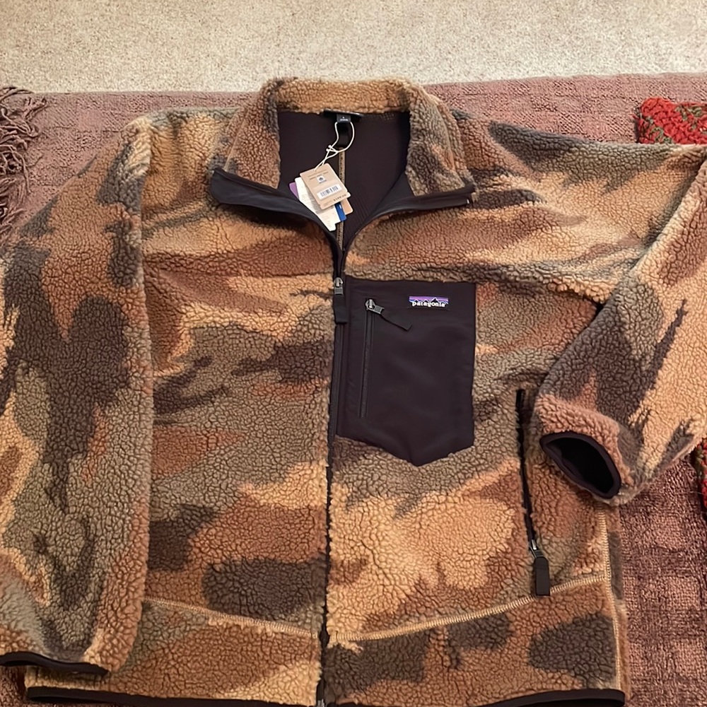 Patagonia mens camo fleece jacket